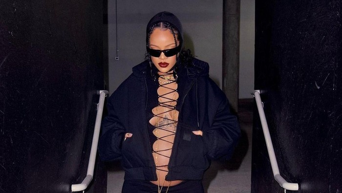 Fantastis! Segini Harga Perhiasan yang Dipakai Rihanna Selama Hamil Fantastis! Segini Harga Perhiasan yang Dipakai Rihanna Selama Hamil