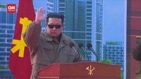 VIDEO: Gaya Kim Jong-un Berkacamata Hitam Hadiri Pembangunan Apartemen