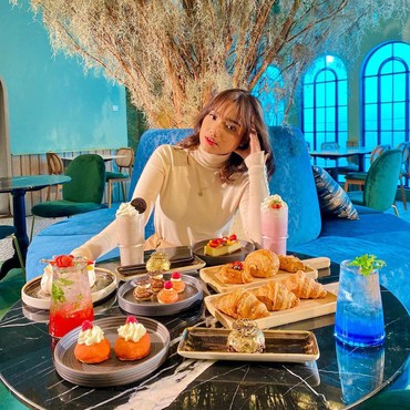 Fuji Kebanjiran Kado Valentine Mewah, Ada Sepatu Rp14 Juta