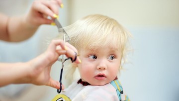 LANGKAH-LANGKAH MEMOTONG RAMBUT BAYI