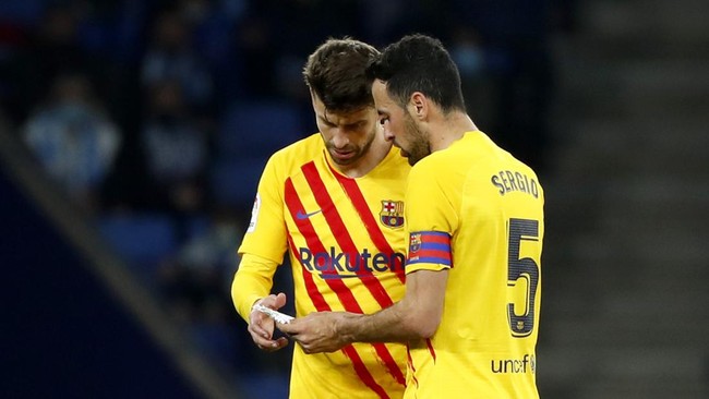 Barcelona lolos ke babak 16 Besar Liga Europa usai mengalahkan Napoli dengan skor 4-2 (agregat 5-3) di stadion Diego Maradona, Jumat (25/2) dini hari.