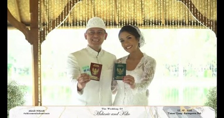 Foto Pernikahan Melanie Putria & Aldico Sapardan Melanie Putria dan Aldico Sapardan baru saja resmi menikah pada hari Sabtu di tanggal cantik (12/2). Yuk, intip momennya!