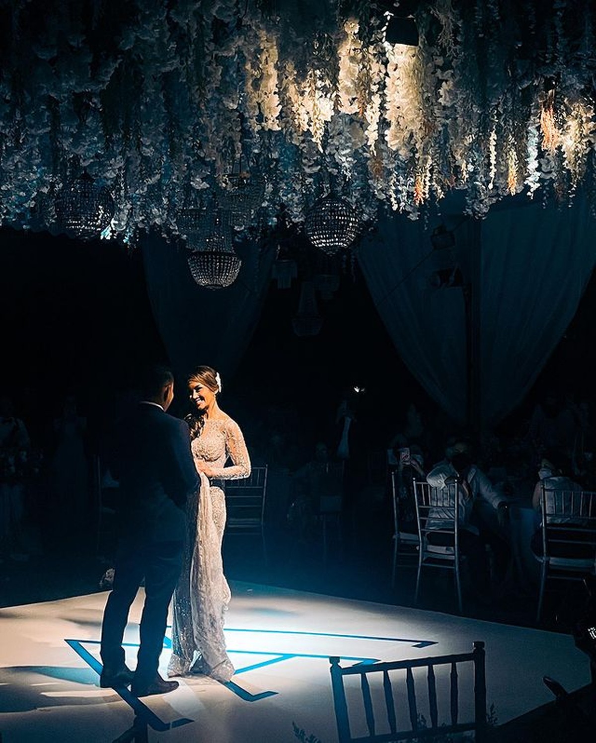 Melanie Putria dan Aldico Sapardan baru saja resmi menikah pada hari Sabtu di tanggal cantik &lpar;12&sol;2&rpar;&period; Yuk&comma; intip momennya&excl;