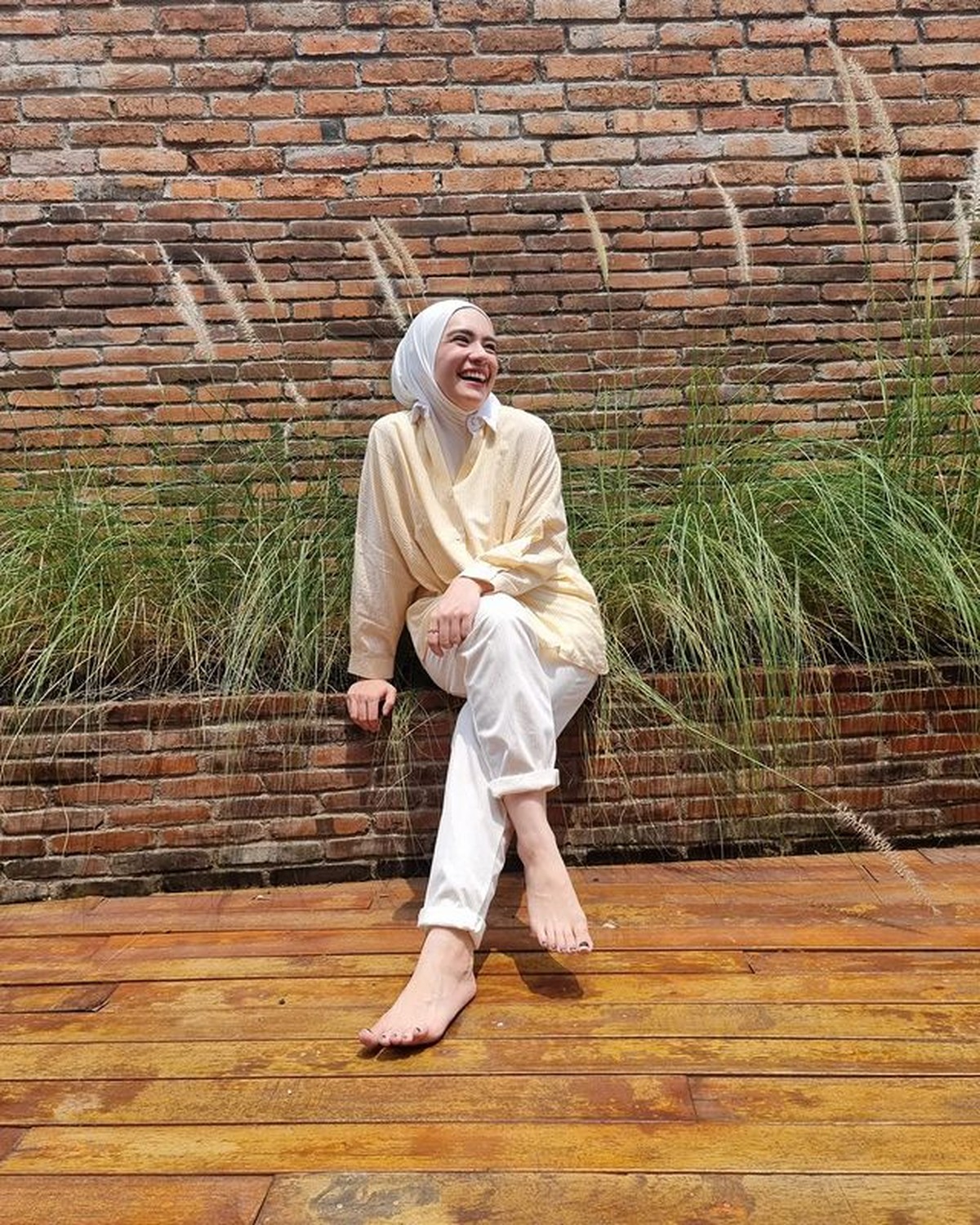 Gaya Hijab Putri Anne Istri Arya Saloka