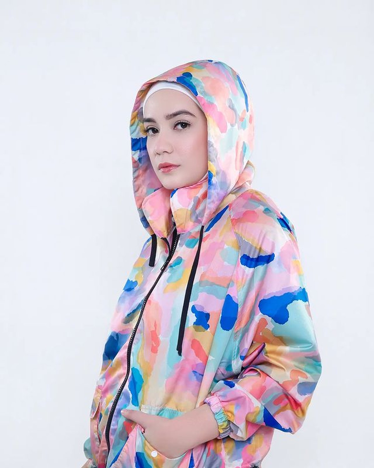 Gaya Hijab Putri Anne Istri Arya Saloka