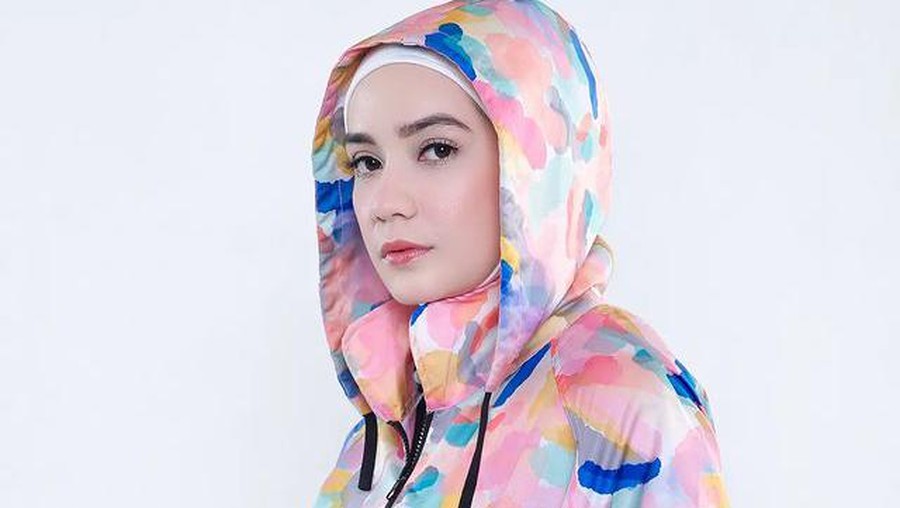 Gaya Hijab Putri Anne Istri Arya Saloka Gaya Hijab Putri Anne Istri Arya Saloka