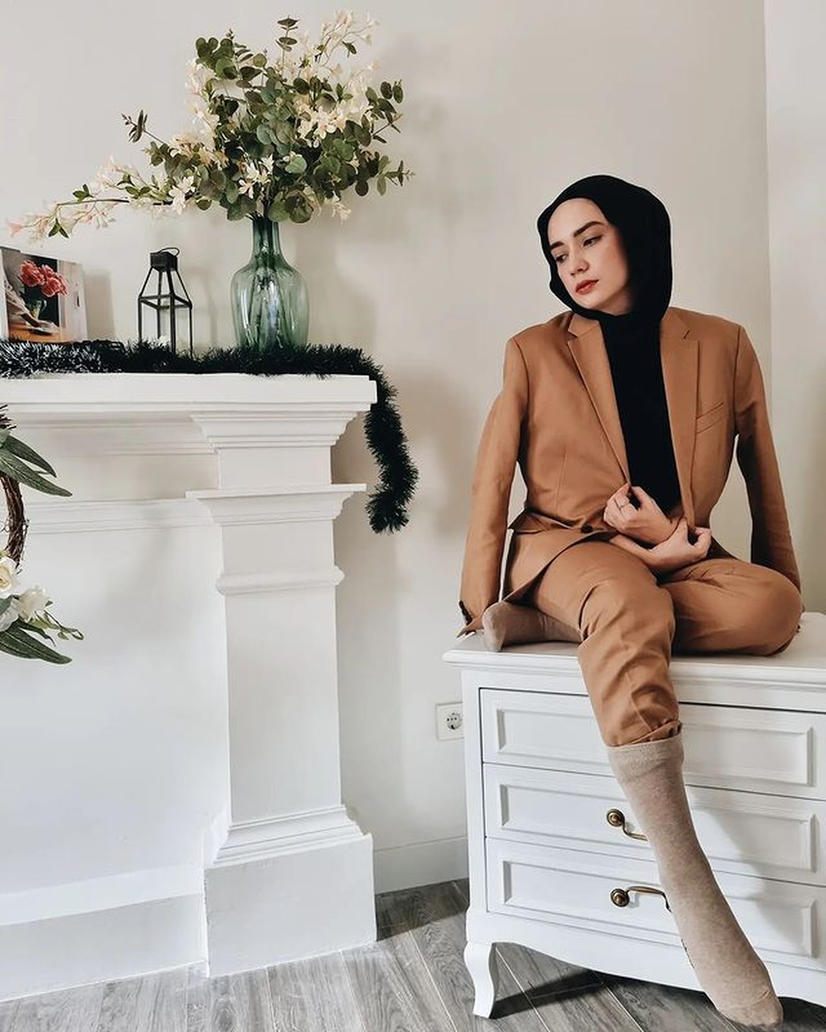 Gaya Hijab Putri Anne Istri Arya Saloka