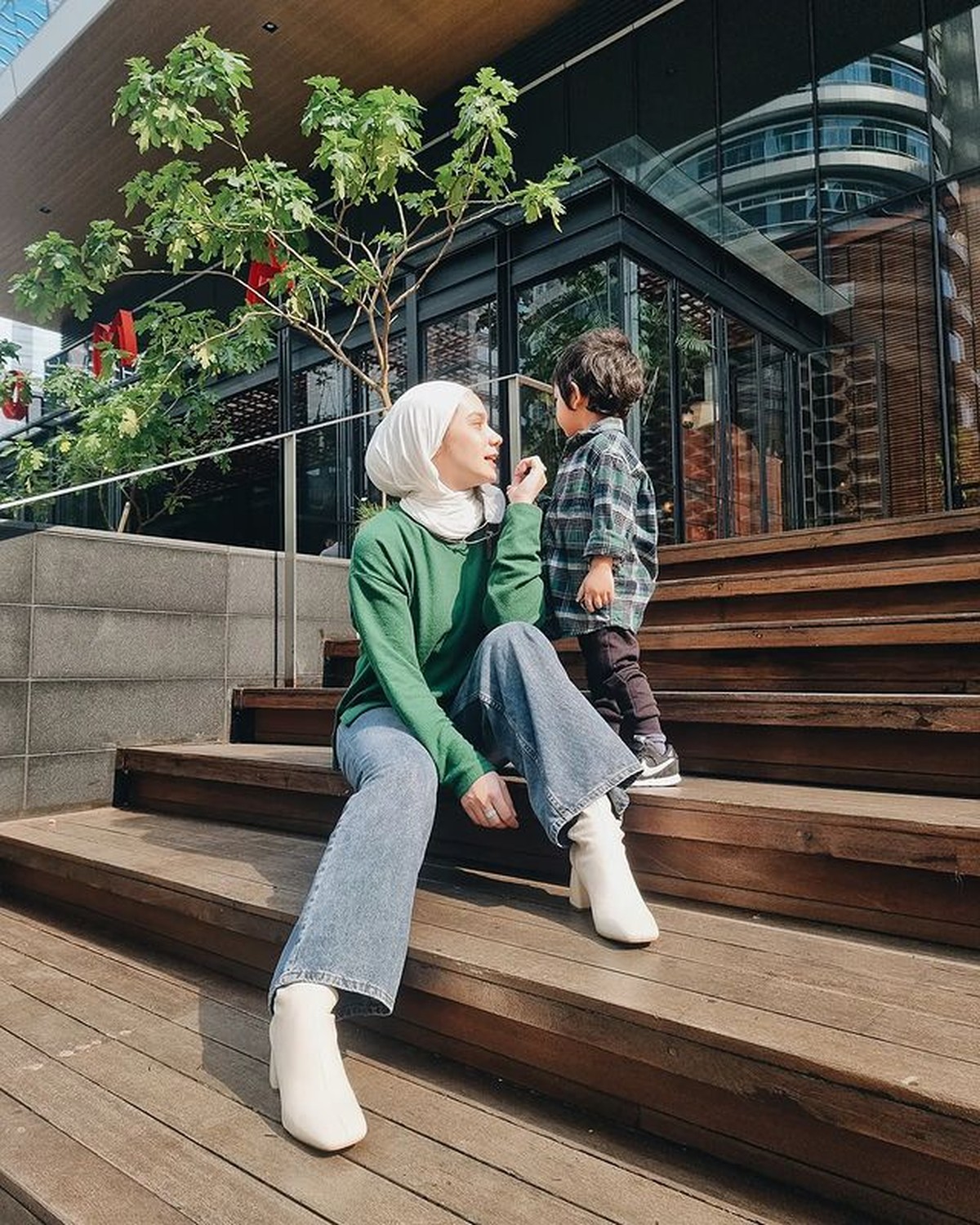 Gaya Hijab Putri Anne Istri Arya Saloka