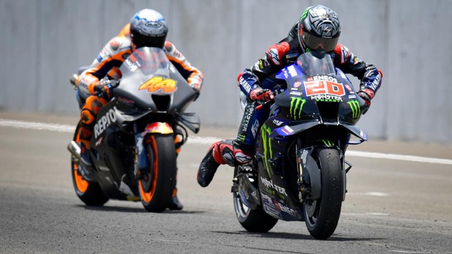 Motor Yamaha M1 Fabio Quartararo mogok pada latihan bebas atau free practice 2 (FP2) MotoGP Mandalika 2022 di Sirkuit Mandalika, Jumat (18/3).