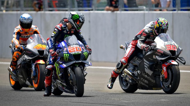 Takaaki Nakagami menjadi viral usai mengunggah foto berendam di tong sampah usai balapan MotoGP Mandalika 2022, Minggu (20/3).