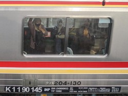Antrean Penumpang di Stasiun Serpong dan Cawang Sempat Padat, Ini Kata KCI