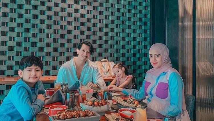 Makan Sambil Kumpul Keluarga Jadi Agenda Wajib Fairuz A Rafiq