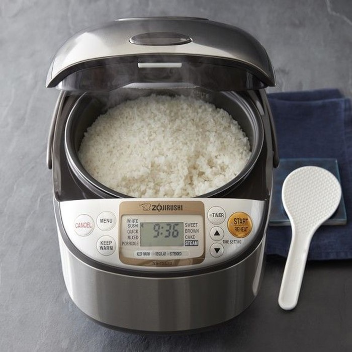Suhu pemanasan pada rice cooker harus stabil. Saat suhu suplai listrik tidak stabil, kualitas nasi dapat menurun dan biasanya bikin cepat menguning