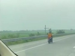 Pemotor Nyelonong Masuk Tol Sidoarjo-Porong, Dikejar-Tertangkap Lalu Kabur
