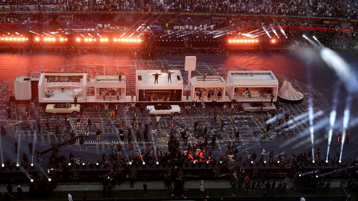FOTO: Aksi Pentolan Hip-hop di Panggung Super Bowl 2022
