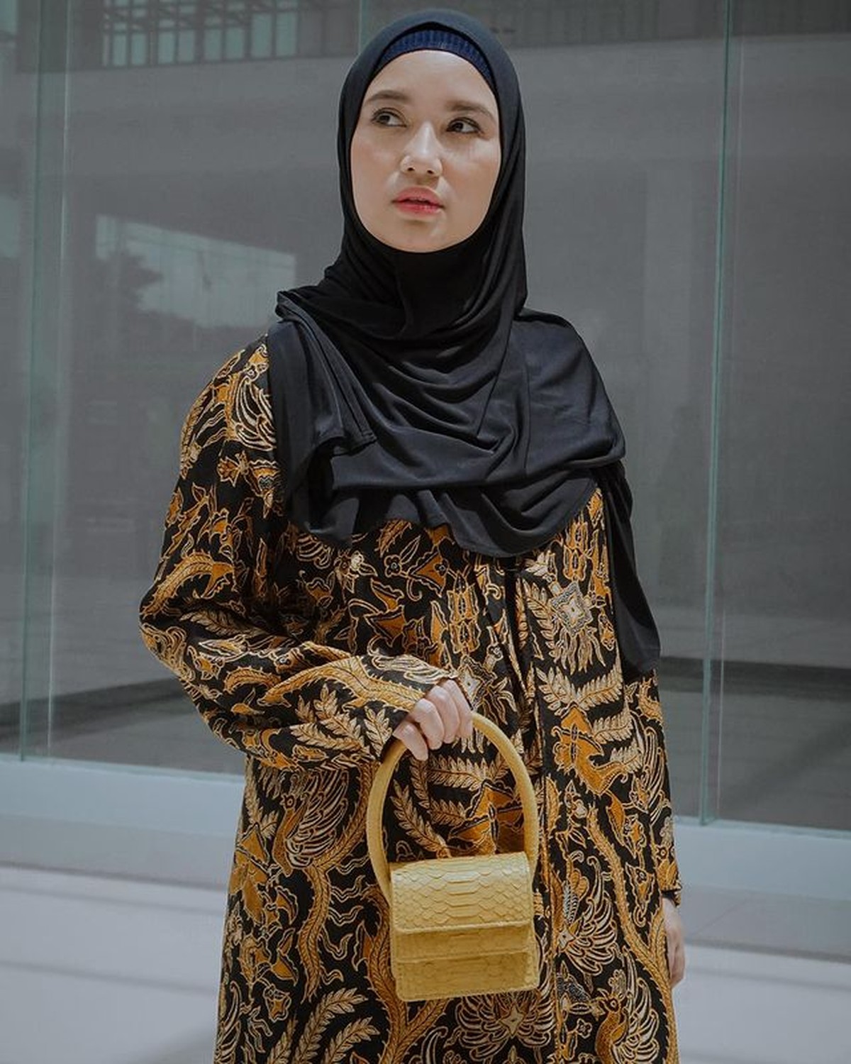 Penampilan Chacha Frederica yang kini jadi istri pejabat saat dampingi suami bertugas jadi sorotan&period; Yuk&comma; kita intip potretnya&excl;