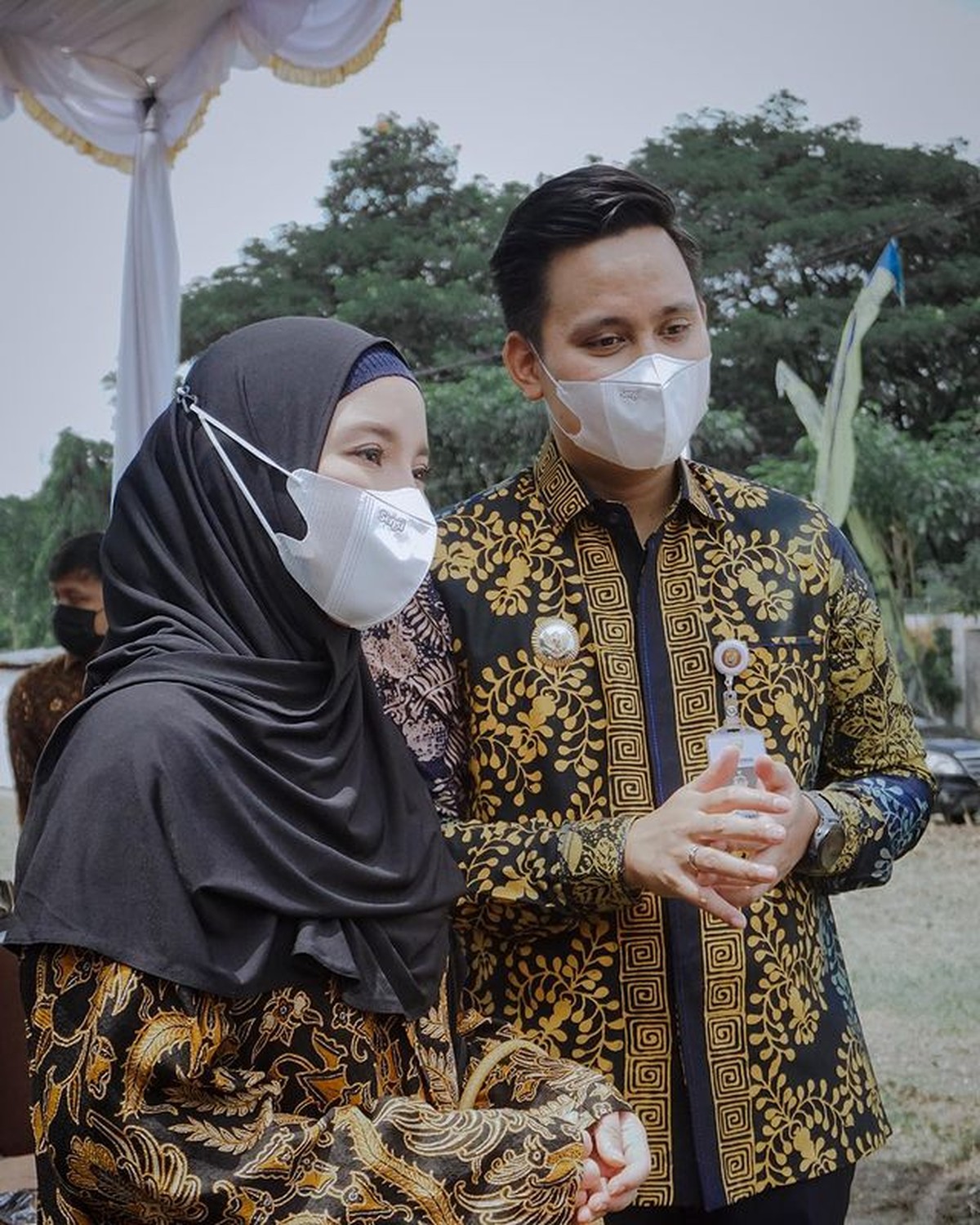 Penampilan Chacha Frederica yang kini jadi istri pejabat saat dampingi suami bertugas jadi sorotan&period; Yuk&comma; kita intip potretnya&excl;