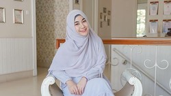 img-title Penampilan Hijab Anisa Rahma Eks Cherrybelle, Adem Banget!