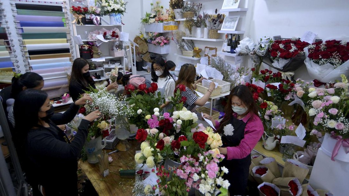 FOTO: Penjualan Bunga Hari Valentine Layu di Tengah Pandemi