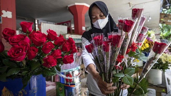 FOTO: Penjualan Bunga Hari Valentine Layu di Tengah Pandemi