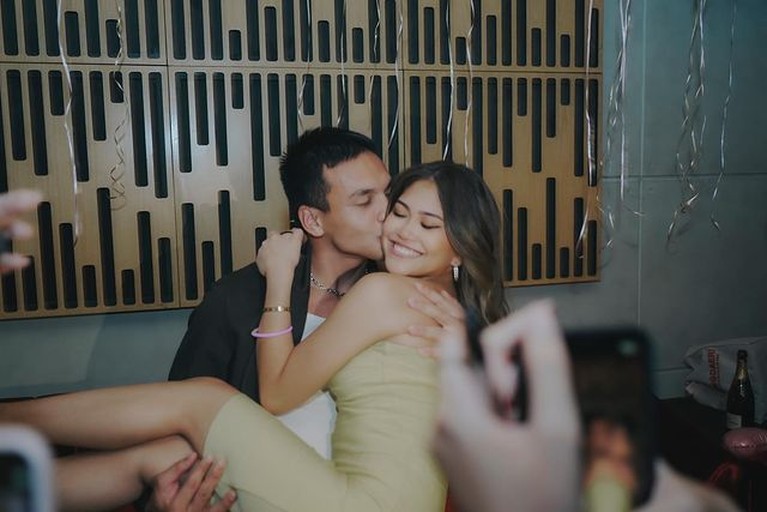 Potret Belleza Kekasih Jefri Nichol Jefri Nichol baru-baru ini mengunggah foto mesra dengan seorang perempuan bernama Belleza yang disebut pacar barunya. Yuk, intip!