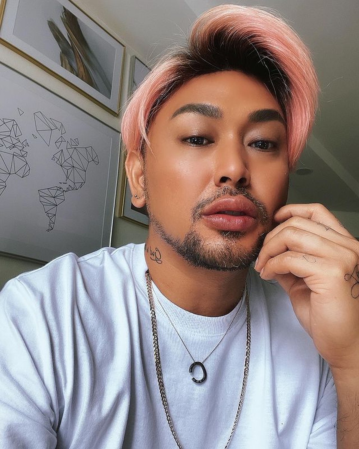 Potret Caren Delano yang Disebut Tiru Bibir Ivan Gunawan