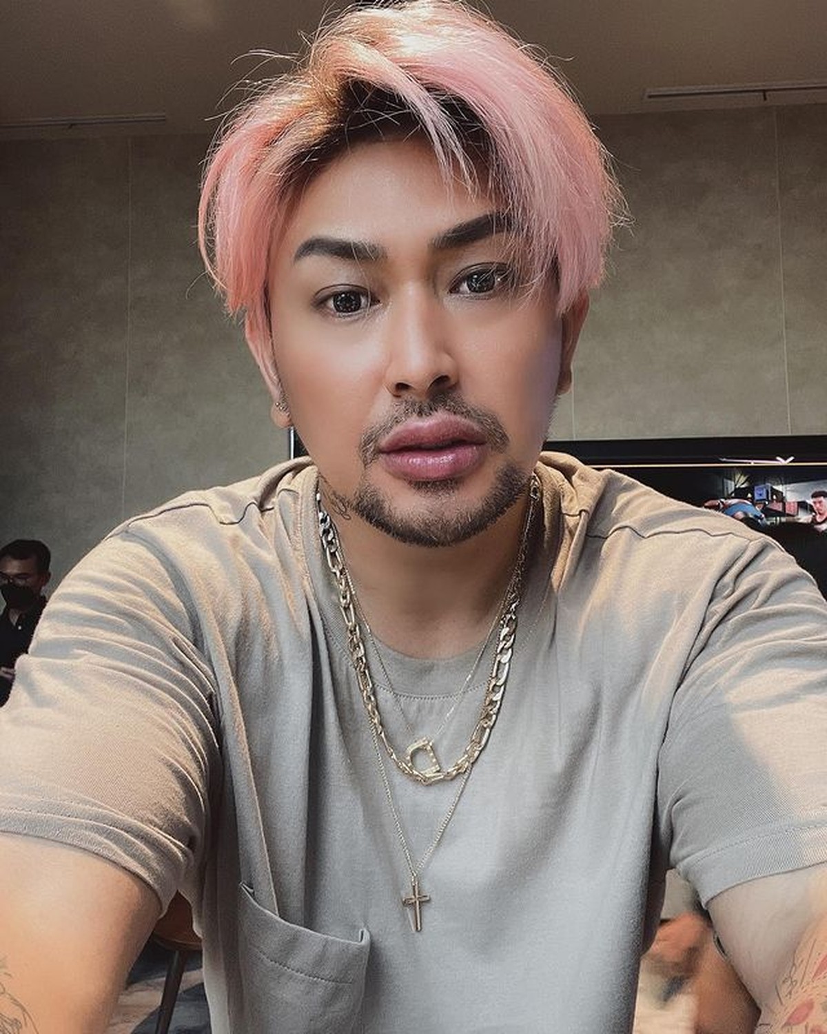 Potret Caren Delano yang Disebut Tiru Bibir Ivan Gunawan