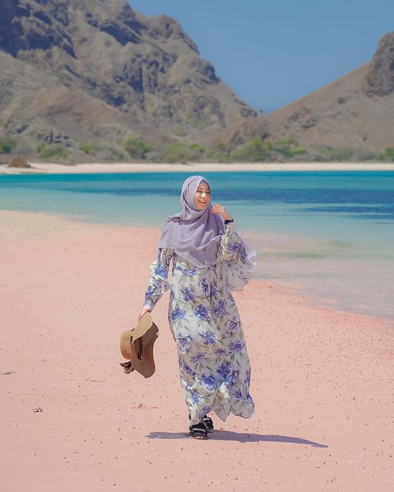 Potret Penampilan Hijab Anisa Rahma Penampilan Hijab Anisa Rahma mantan anggota girlband Cherrybelle