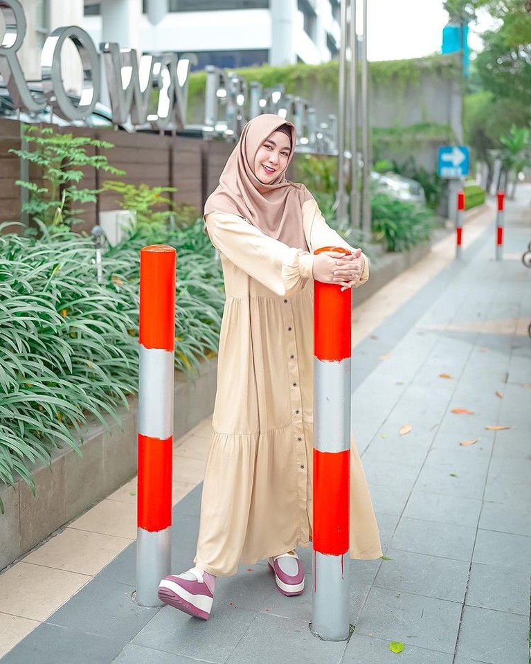 Potret Penampilan Hijab Anisa Rahma Penampilan Hijab Anisa Rahma mantan anggota girlband Cherrybelle