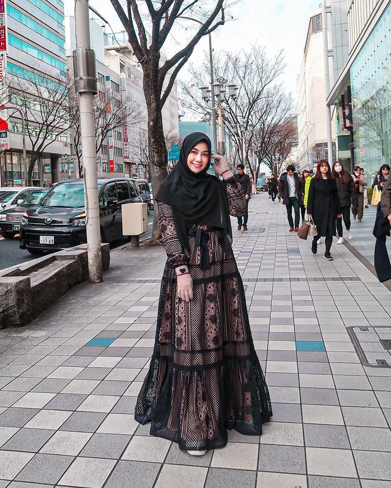 Penampilan Hijab Anisa Rahma mantan anggota girlband Cherrybelle