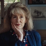 4 Jenis Skincare yang Perlu Disiapkan untuk Usia 50an, Catat Manfaatnya Juga!