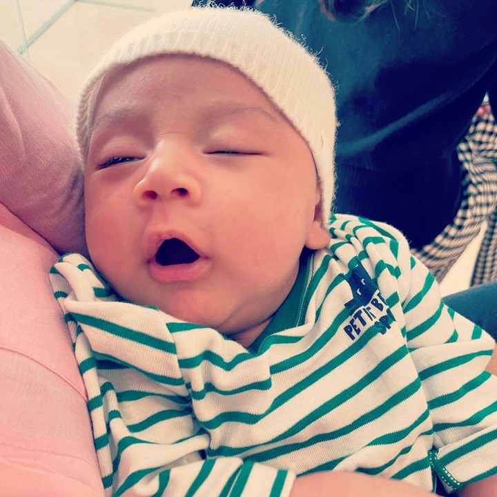 <p>Nagita Slavina tak mau melewatkan momen pertumbuhan anak keduanya. Dalam unggahan di media sosial dan YouTube, wanita 33 tahun ini selalu menjaga dan merawat sang buah hati di tengah kesibukannya. (Foto: Instagram @raffinagita1717)</p>