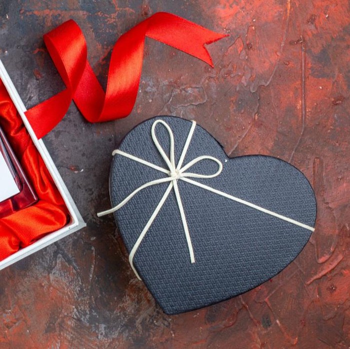 Rekomendasi parfum couple lokal cocok untuk hadiah valentine/ Foto: freepik.com/KamranAydinov