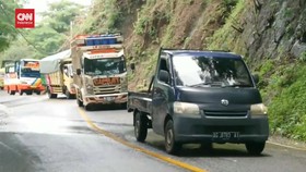 VIDEO: 9 Jam Lumpuh Total, Jalur Utama Trenggalek-Ponorogo Normal Lagi