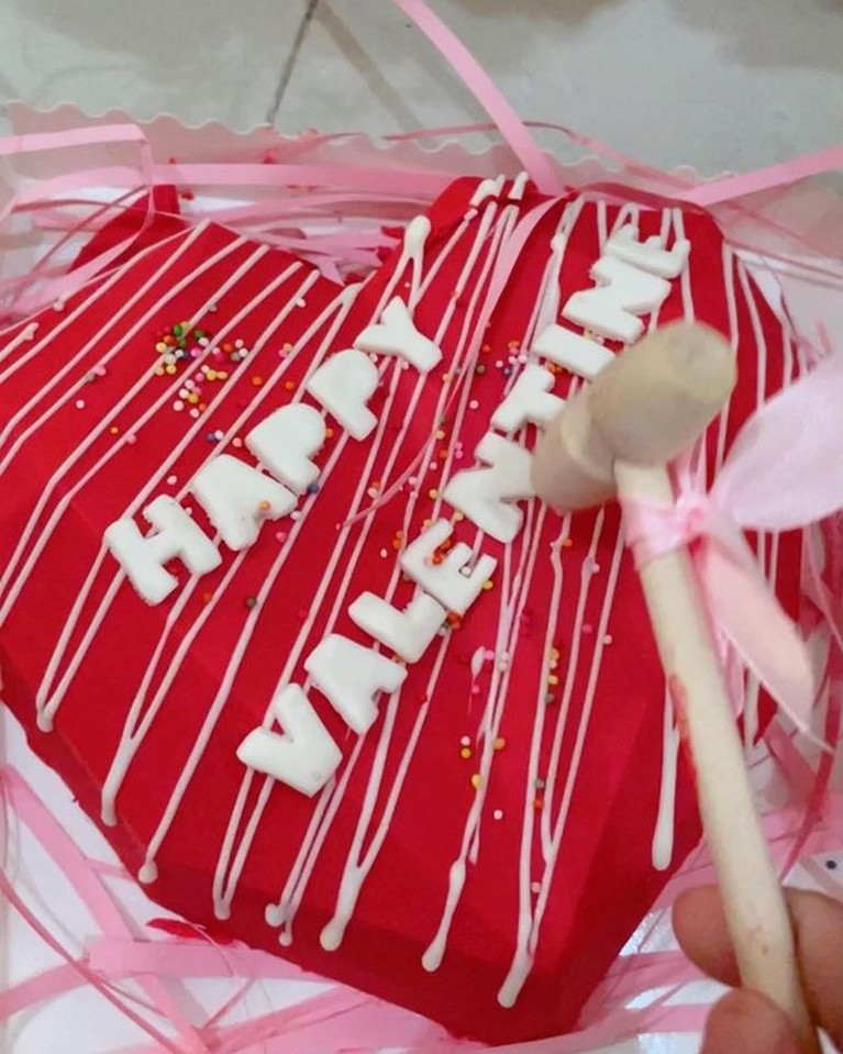 7 Potret Ayu Ting Ting Dapat Kejutan Valentine dari Bilqis 7 Potret Ayu Ting Ting Dapat Kejutan Valentine dari Bilqis
