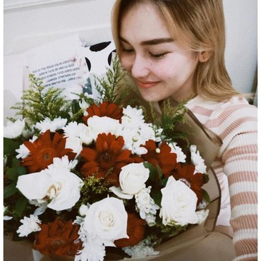 So Sweet! 6 Potret Ayu Ting Ting Dapat Kejutan Valentine dari Bilqis