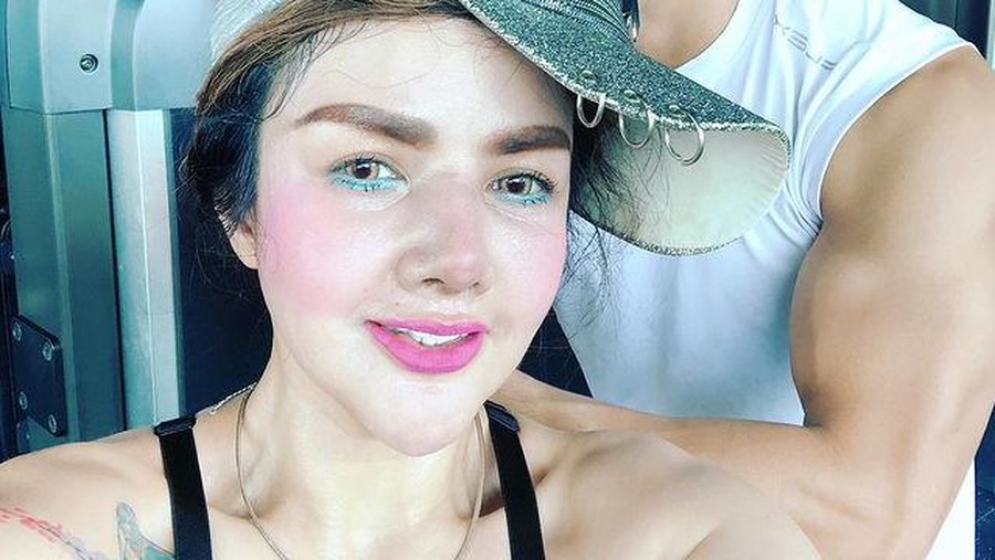 Barbie Kumalasari baru saja melakukan operasi hidung dan habiskan uang sebanyak Rp50 juta. Yuk, intip potretnya!