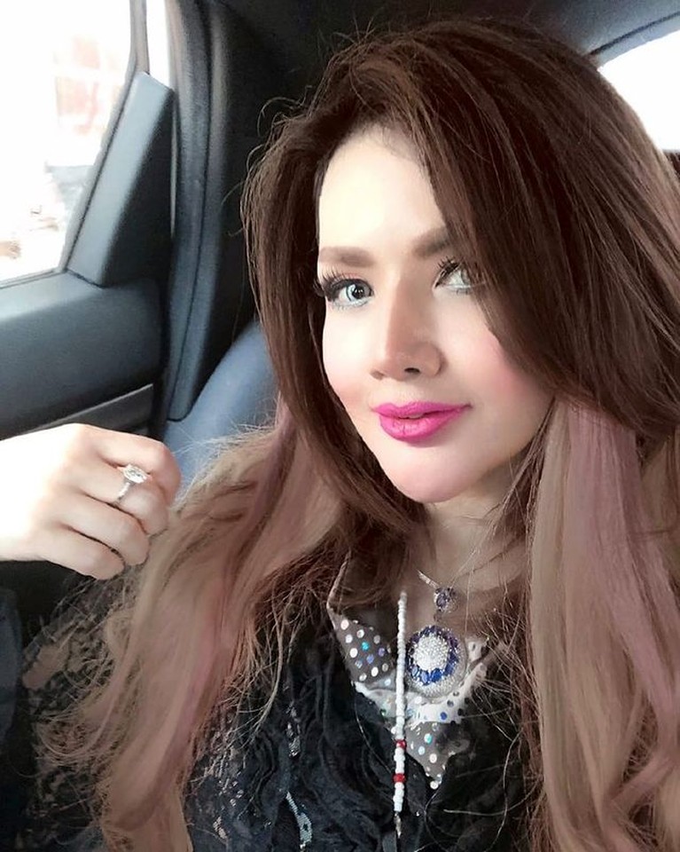 7 Potret Barbie Kumalasari Usai Operasi Hidung Barbie Kumalasari baru saja melakukan operasi hidung dan habiskan uang sebanyak Rp50 juta. Yuk, intip potretnya!