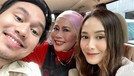 Dewi Yull disebut sebagai mertua idaman karena tampak dekat dan akrab dengan menantunya&period; Yuk&comma; intip potret mereka&excl;