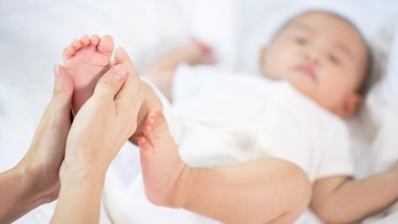 PENGOBATAN KAKI O PADA BAYI