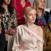 Gaya Glamor Anna Delvey si Penipu Ulung di Serial Inventing Anna