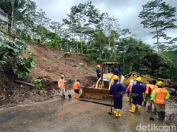 Penampakan Jalan Pingit-Sumowono Temanggung saat Putus Gegara Longsor