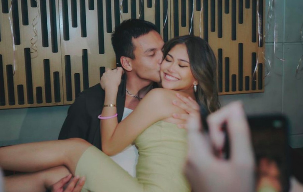 Jefri Nichol cium mesra Belleza