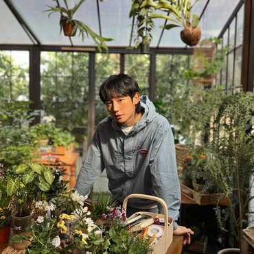 Jung Hae In Kemungkinan Bintangi Drama Bareng Kang Ha Neul