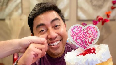 img-title Rayakan Valentine Pamer Tangan Pacar Pria, Kia AFI Bangga Jadi Gay