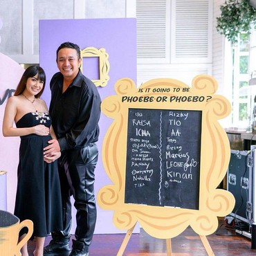 7 Momen Gender Reveal Party Anak Pertama Adiezty Fersa & Gilang Dirga