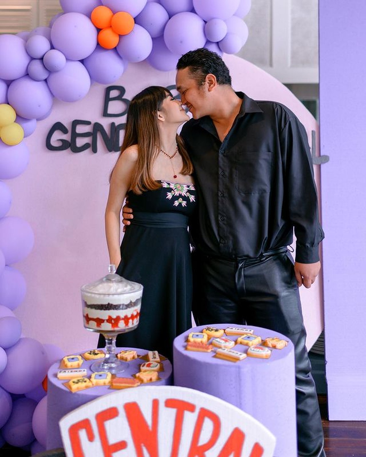 Momen Gender Reveal Party Anak Adiezty Fersa & Gilang Dirga