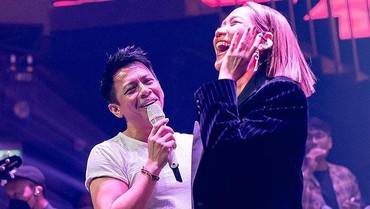 img-title Dipanggil Papa-Mama, Ariel NOAH & BCL Didoakan Naik Pelaminan
