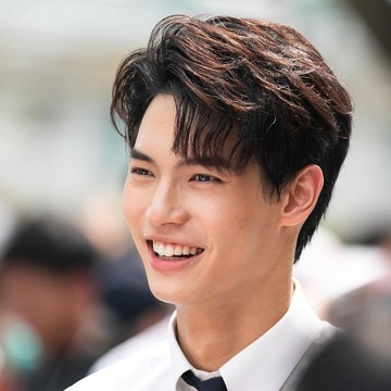 Perankan Playboy yang Bikin Gemas di 'F4 Thailand', Simak Potret Win Metawin Si Aktor Manis dengan Gigi Kelinci