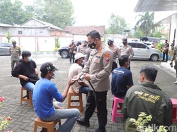 Masih Banyak Warga Kediri yang Abai Prokes Saat Digelar Operasi Yustisi